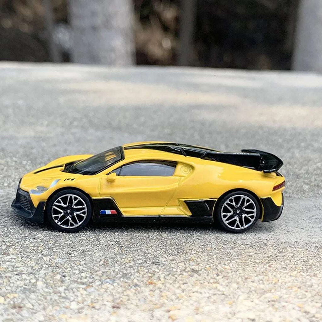 BUGATTI DIVO REMOTE CONTROL CAR - YELLOW  [29524M]